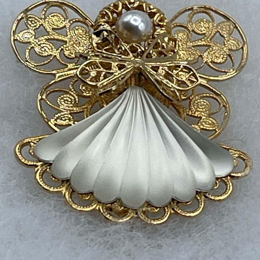 Vintage 1998 Jane glass shell faux pearl gold tone.